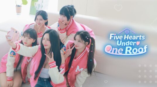 Screenshot Five Hearts Under One Roof Mod APK